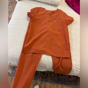Women’s sunset orange figs set with straight leg pant - small top and m bottom